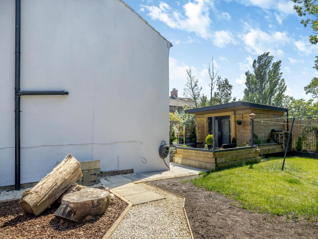 Squirrel Cottage, Glossop photo 7