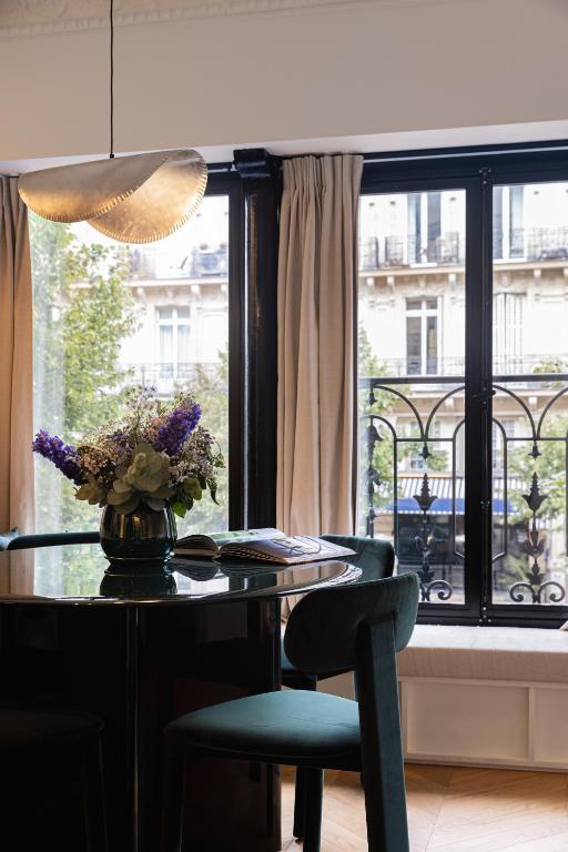 La Suite - Voltaire II - 2 bedrooms with AC - 2