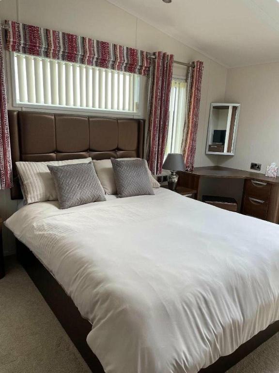 Three Lochs Holiday Park - Holiday Accommodation 13576, Balminnoch