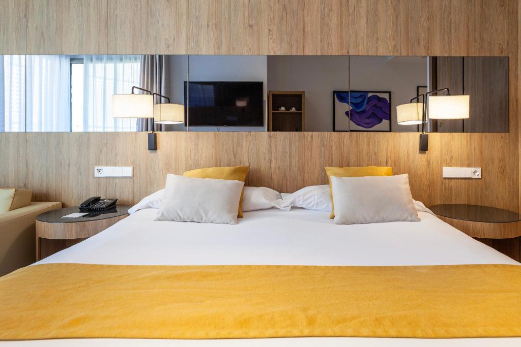 Hotel Gold Arcos 4 Sup - Modern Luxury Experience — Hotel rooms in Benidorm, Valencian Community