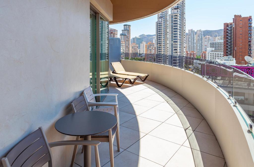 Hotel Gold Arcos 4 Sup - Modern Luxury Experience — Hotel rooms in Benidorm, Valencian Community