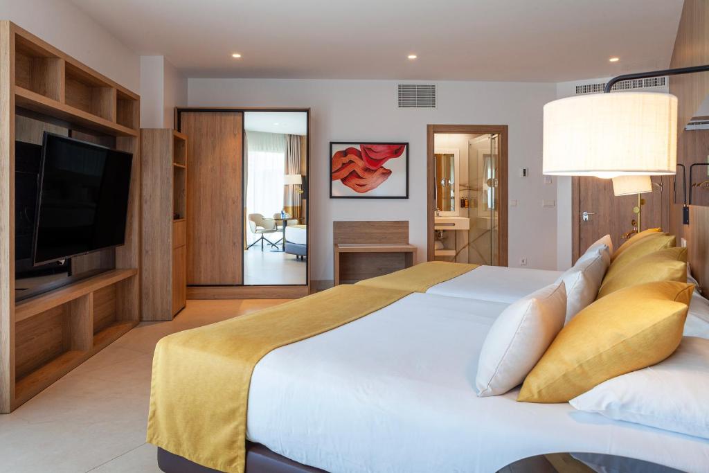 Hotel Gold Arcos 4 Sup - Modern Luxury Experience — Hotel rooms in Benidorm, Valencian Community