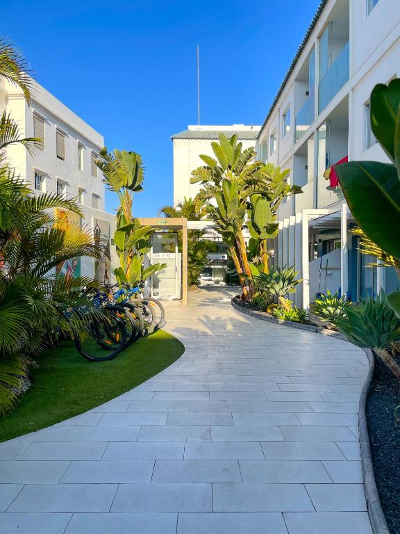 Poolside Paradise by Best Holidays Fuerteventura - 3