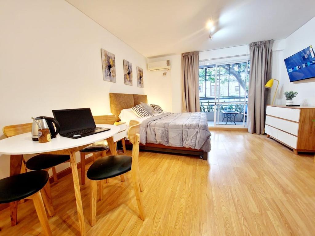 Acogedor apartamento con amplio balcón a mts subte - 1