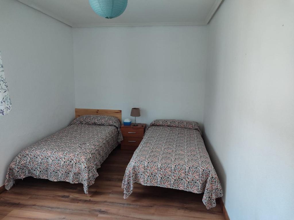 Acogedora habitación privada en piso familiar con baño compartido - 1
