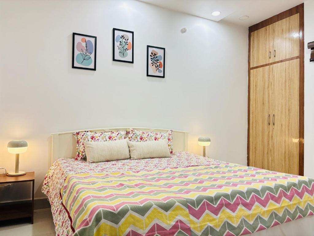 Spacious1BHK in Central Gwalior Near Railway Station Fort and Palace, Gválijar