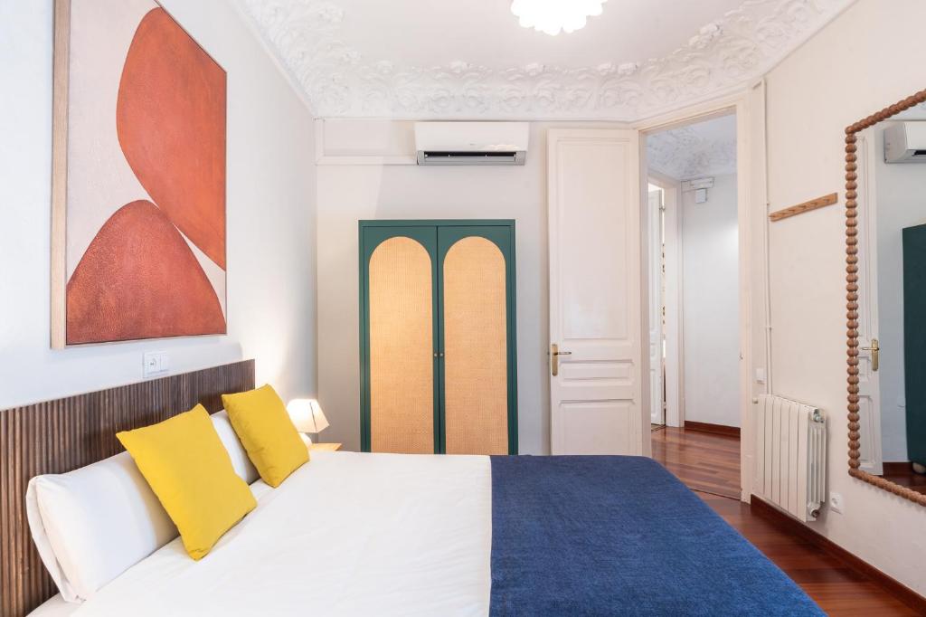 Modernist apartment in the best location, Eixample - 4