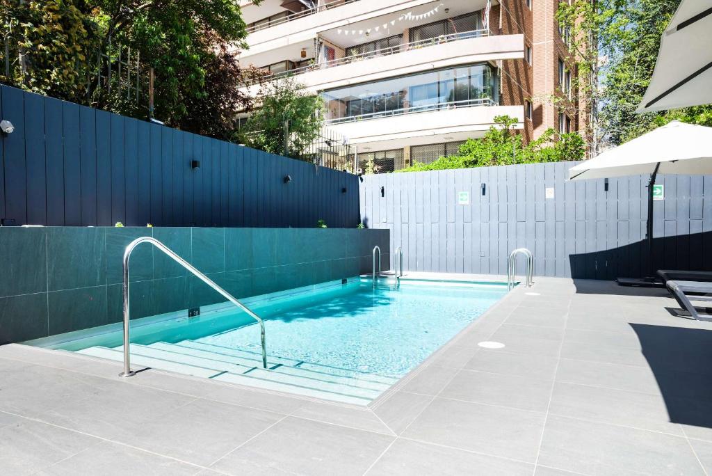 Parkside Oasis Luxe 2BR Retreat w Pool BBQ & Gym Access - 2