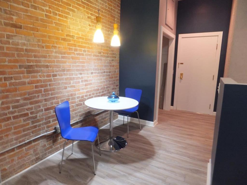 Renovated Downtown Condo in the HEART OF IT ALL, Cleveland