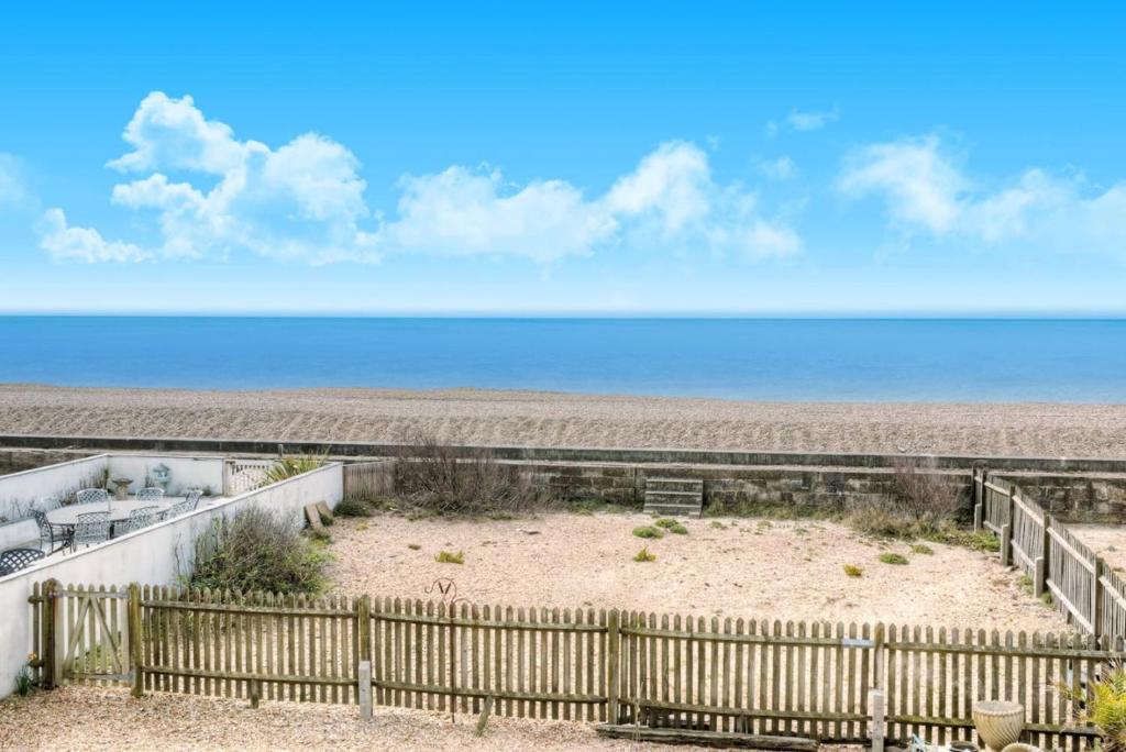 Sea Breeze Haven - 4 Bed Home with Stunning Views, South Hayling
