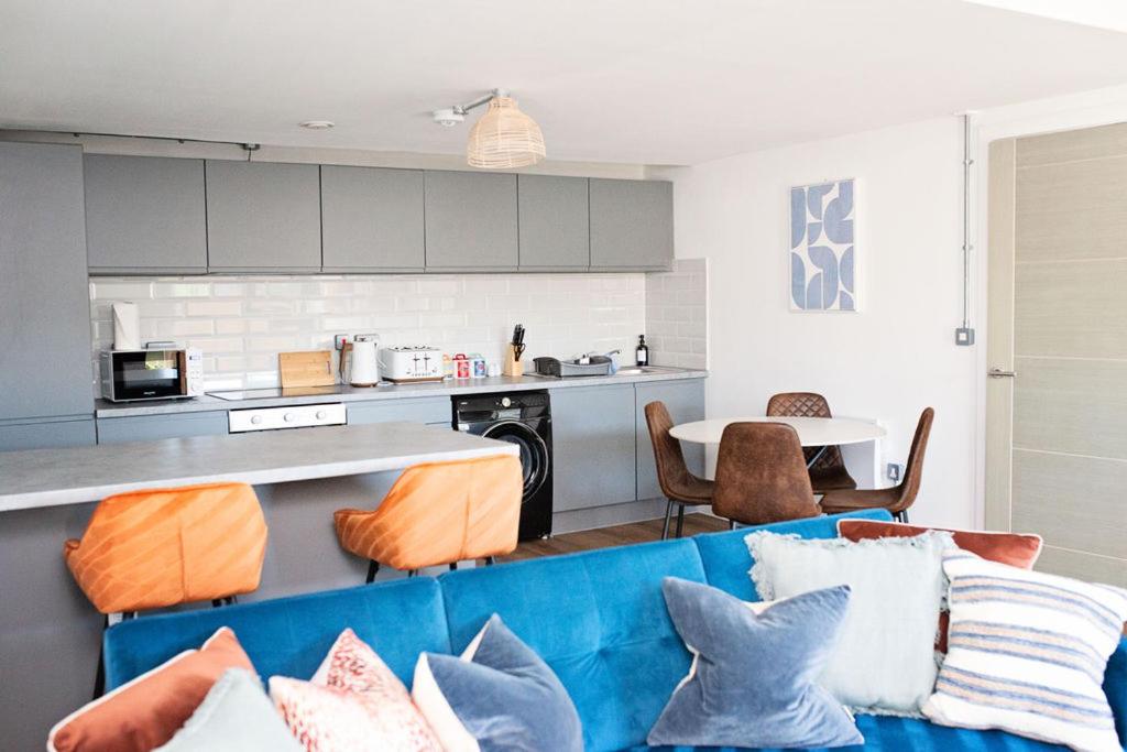 Boutique apartment quiet area everythings close, Thelwall