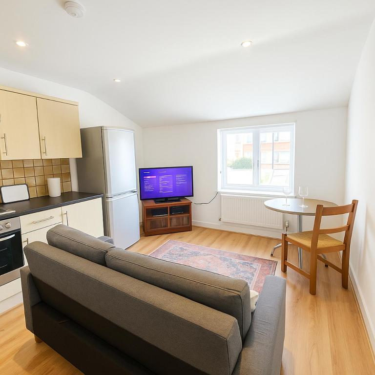 Stylish Flat on Cowley a Walk to Oxford Centre, Oxford