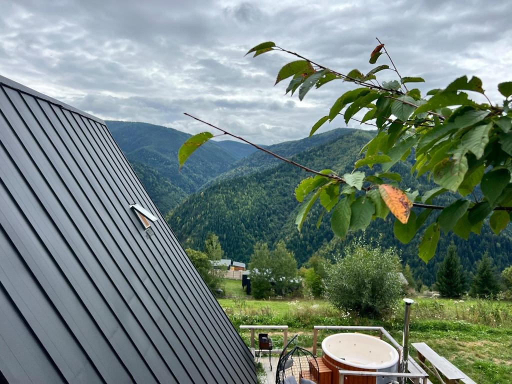 Crow's Nest Maguri, Măguri