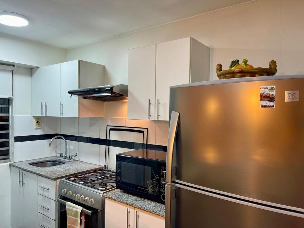 Cozy and Centric Flat with Great View and Parking - 5