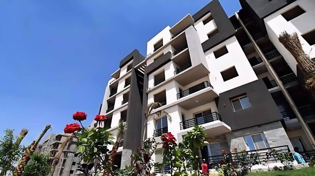 Charming 2 Bedroom Apt at Al Sheikh Zayed Compound, Sheikh Zayed