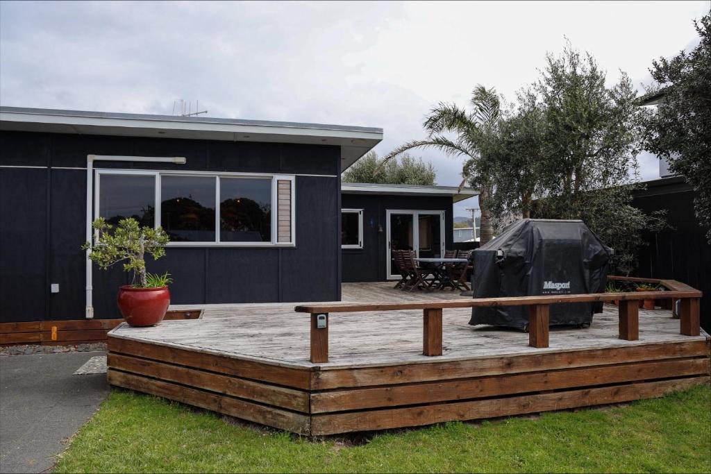 Hosts on the Coast Sandy Toes on Sylvia, Whangamata