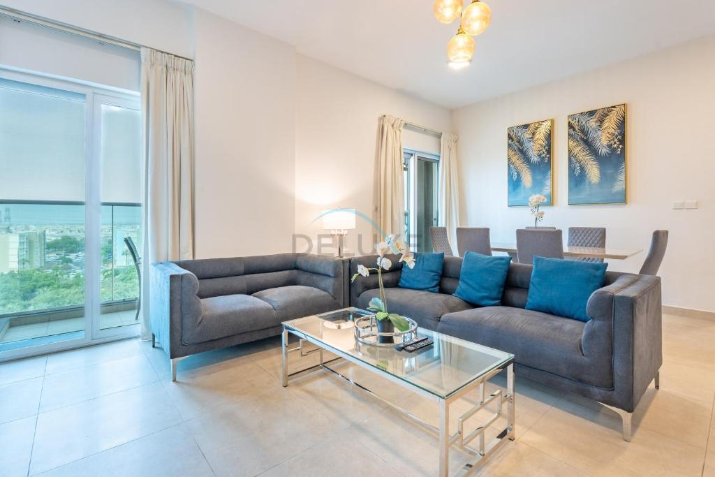 Balcony Overlooking the Community, Quick Metro Access,Short 15-Minute Drive to Ibn Battuta Mall, Viktoria Residency, Al Furjan by Deluxe Holiday Homes, Dubai