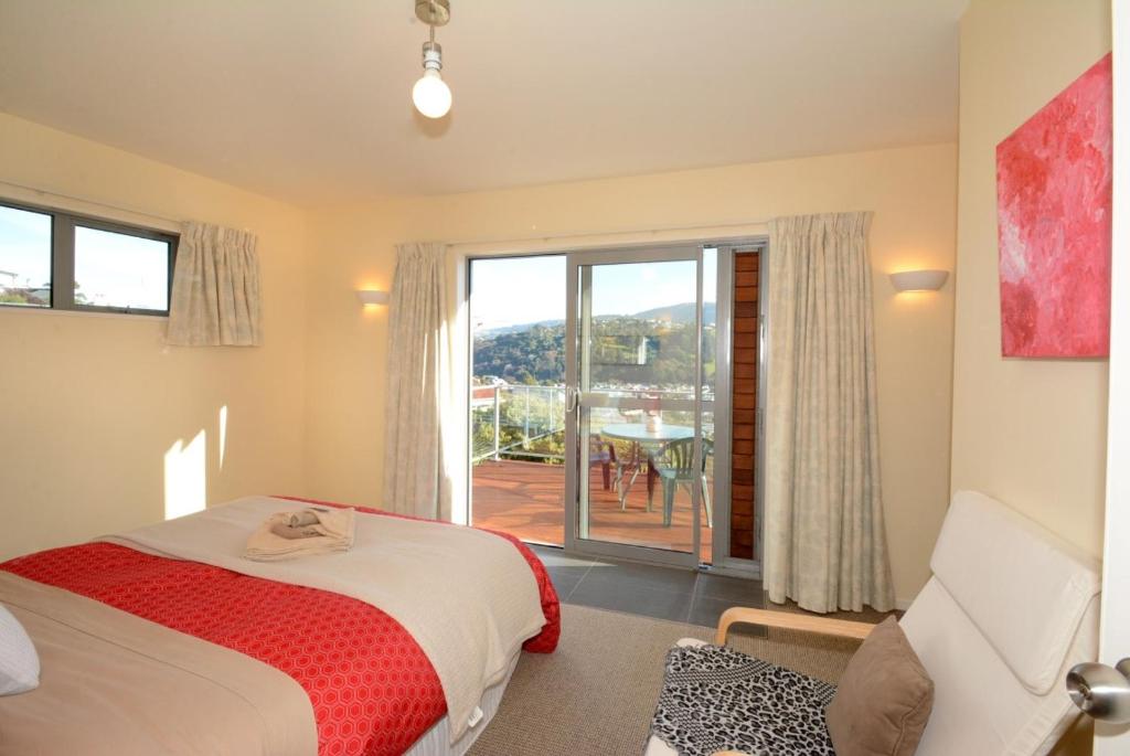 Sleep on the Steepest Street in the World!, Dunedin