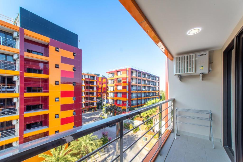 1BR Naiharn Beach S609 by IBG Property 전경