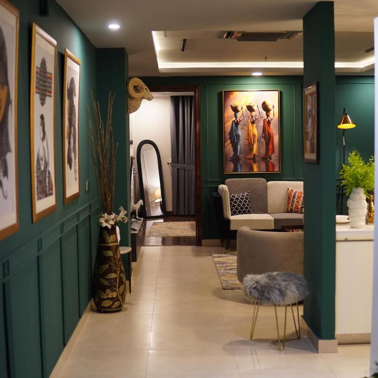 Modern 1 Bed Suite with Balcony Goldcrest Mall DHA Phase 4, Lahore