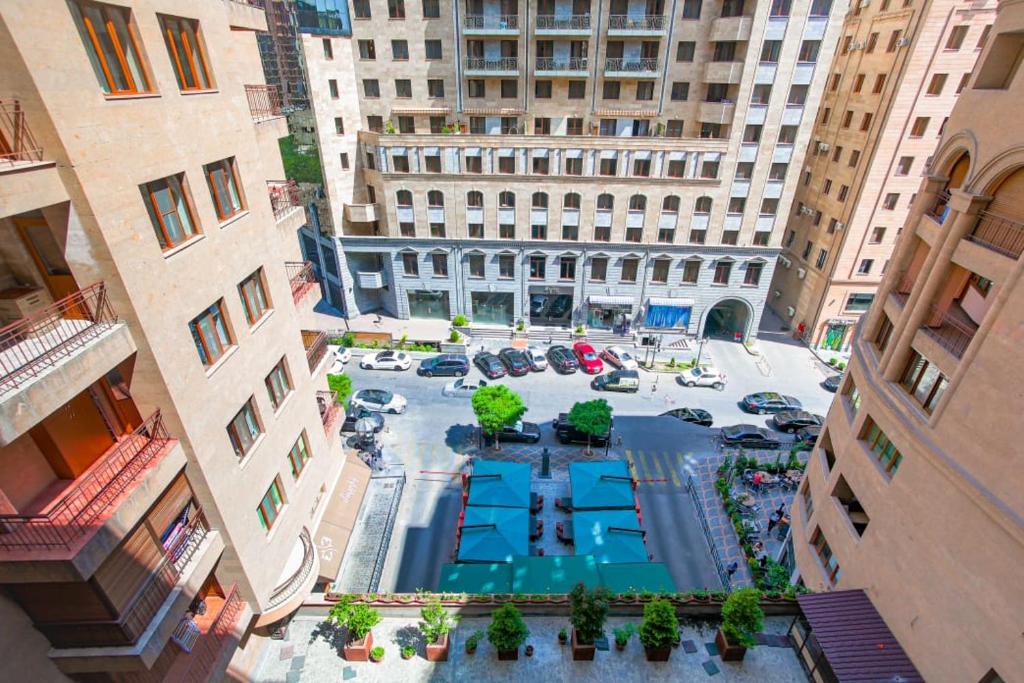 Large 2 Bedroom apt with a Balcony in Katsin building, Jerevan
