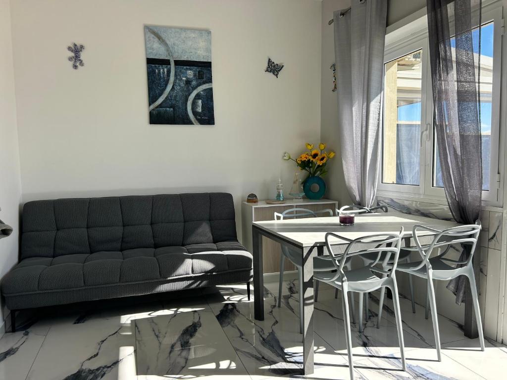 FRONT SEA LUXURY - 3