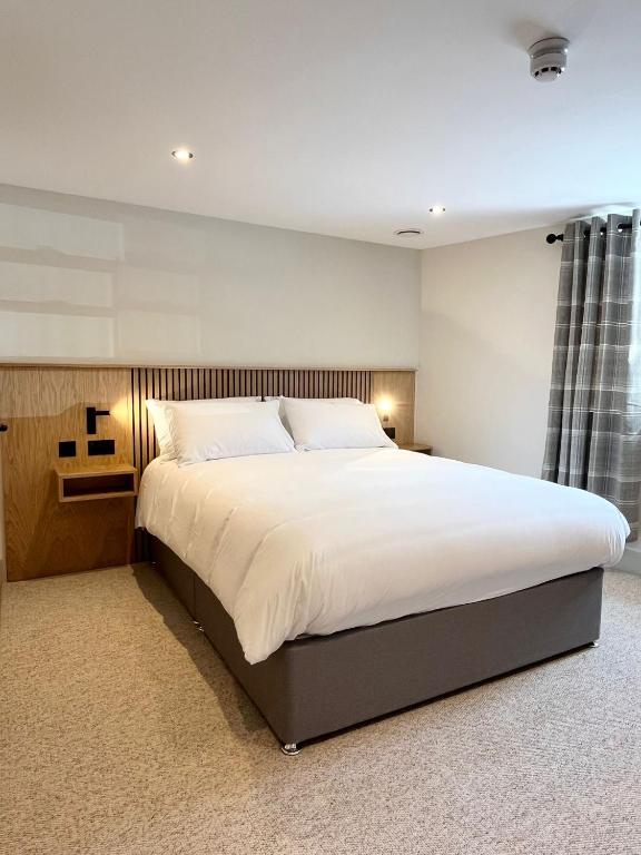 Cross Pipes Tavern and Rooms, Otley