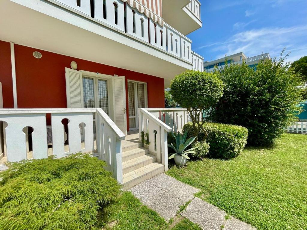 Homely apartment with shared pool, Porto Santa Margherita di Caorle