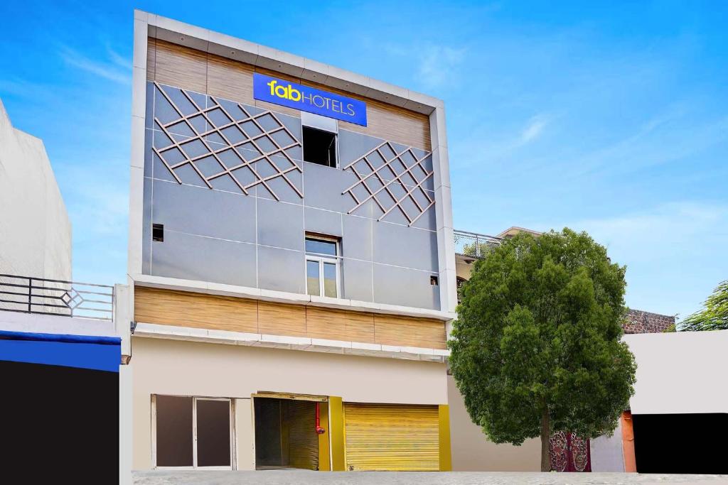 FabHotel Ratraksh, Kánpur