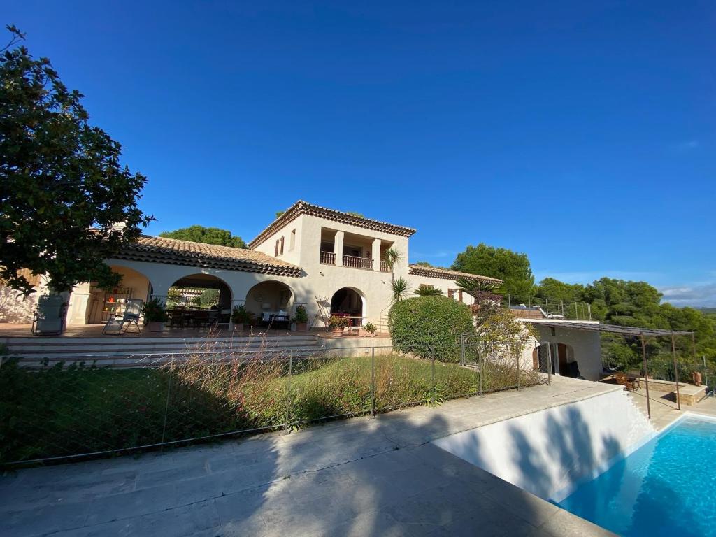Grande villa familiale vue mer avec piscine - domaine privé à St Cyr sur Mer - 2