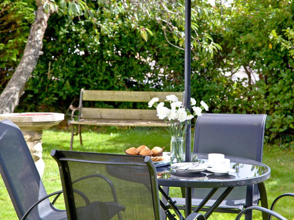 Devon Villa Garden Apartment photo 8