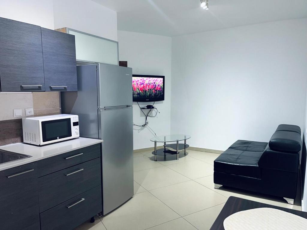 Two Rooms unit in Bat-Yam 5 mins from the beach, Bat Jam