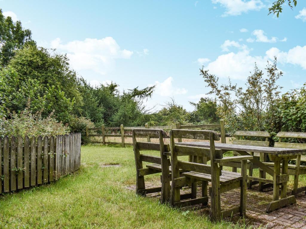 Nutmeg's - Uk50373, Otterham