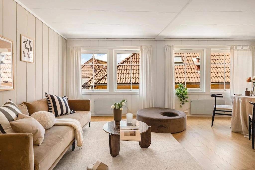 Modern & Historic 6-Bedroom Apartment Bryggen, Bergen