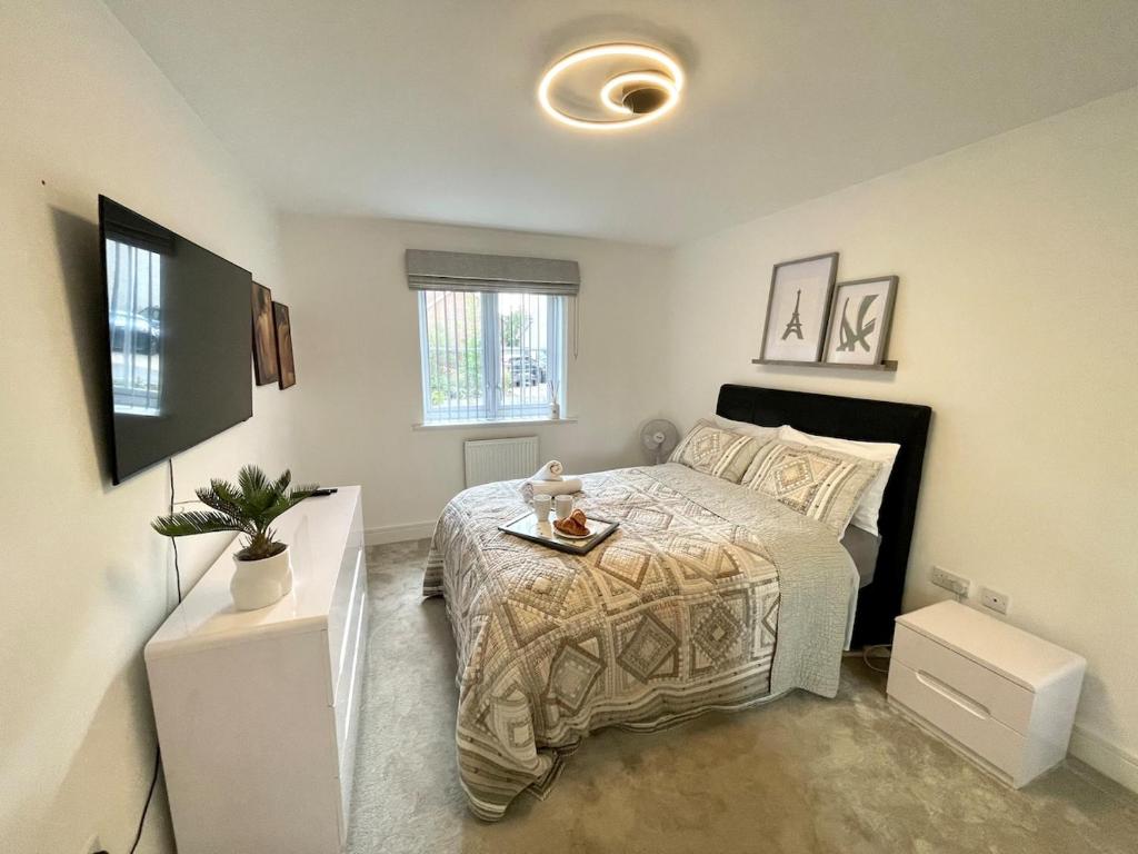 Modern cosy 2 bed, free parking Bishops Stortford, Birchanger