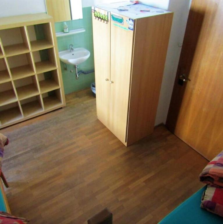 SnowBunnys BackPackers Hostel - 3