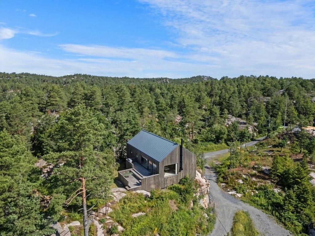 Architect-Designed Cabin By The Sea In Åkvåg, Nipe