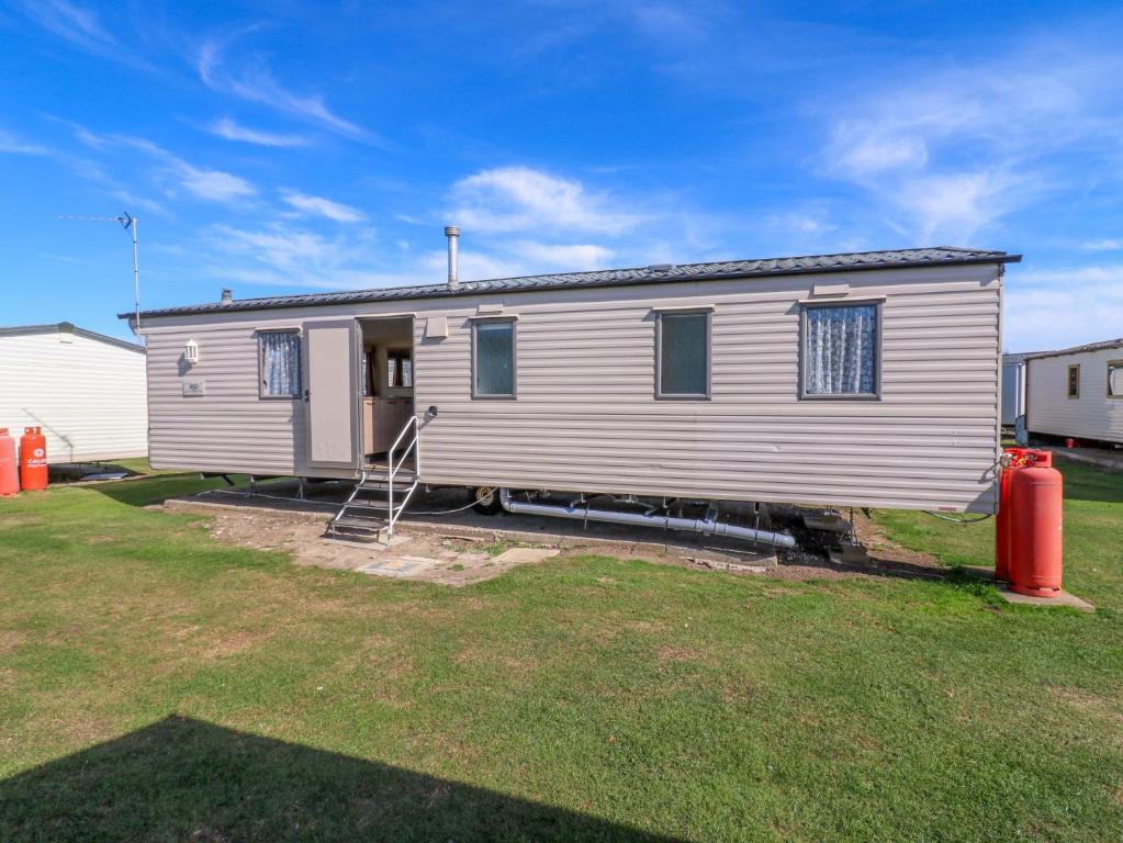 Singh Leite & Luisa Family Caravan, Jaywick Sands