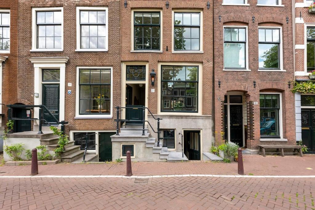 Charming souterrain studio at Bloemgracht 30, Amsterdam