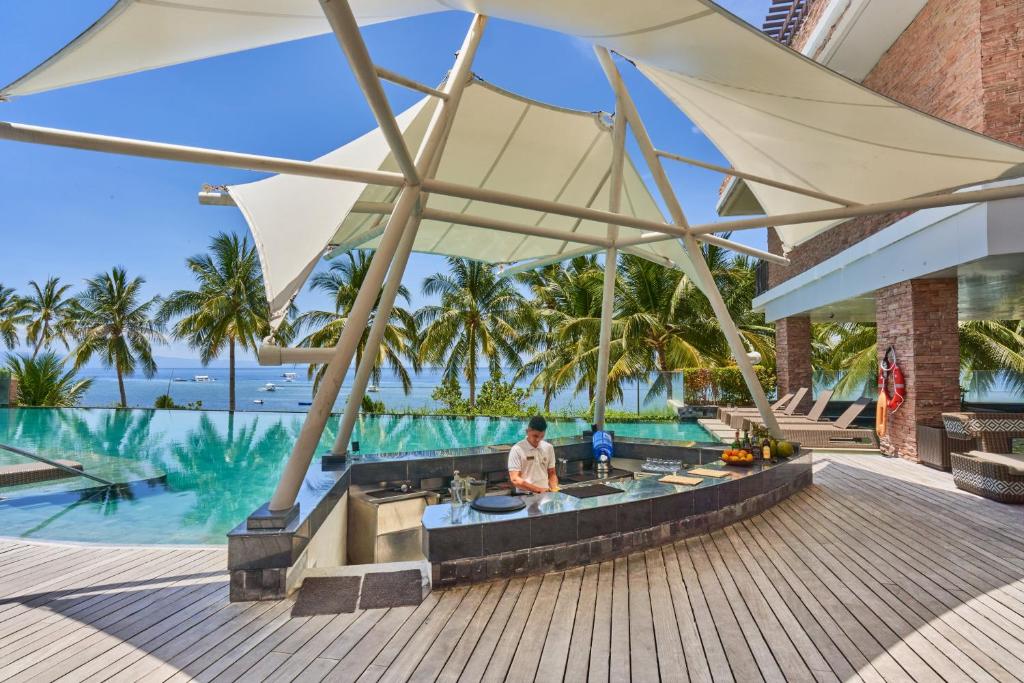 Swimming pool
