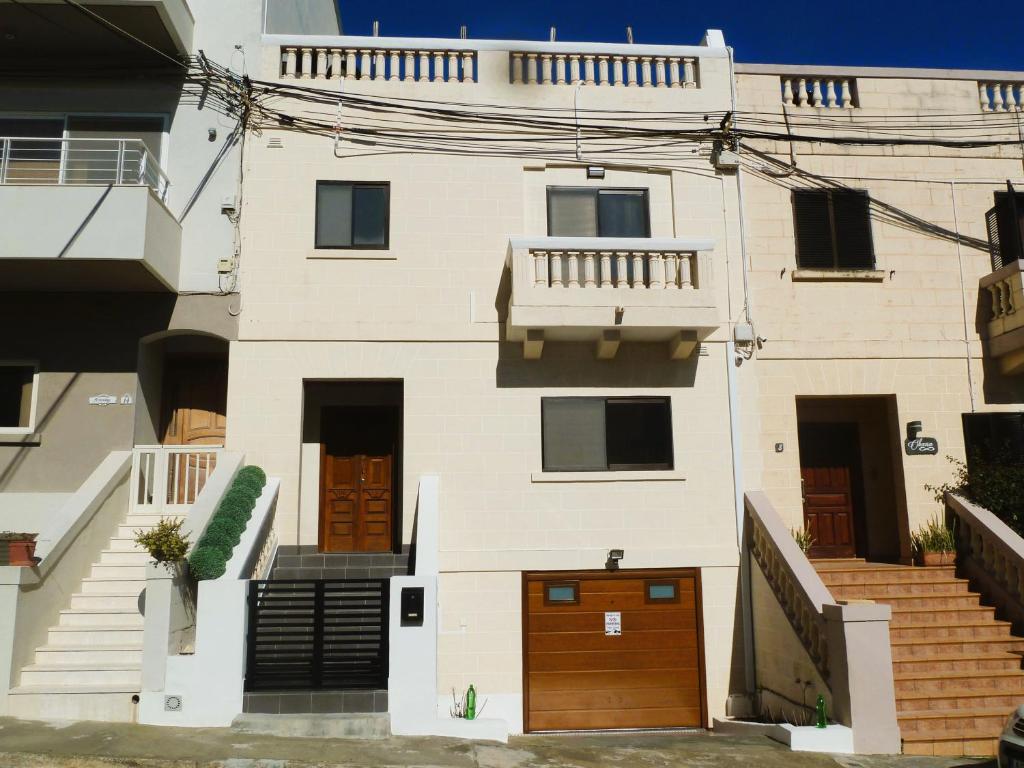 Bright & Spacious Private Room, Bathroom & Terrace in Swieqi, Prime Location!, Is-Swieqi