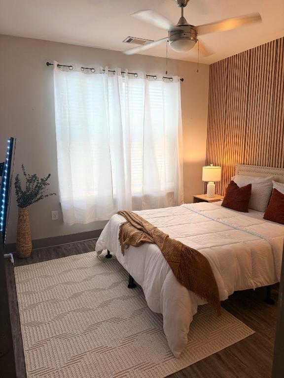 Large Buckhead modern suite, Atlanta