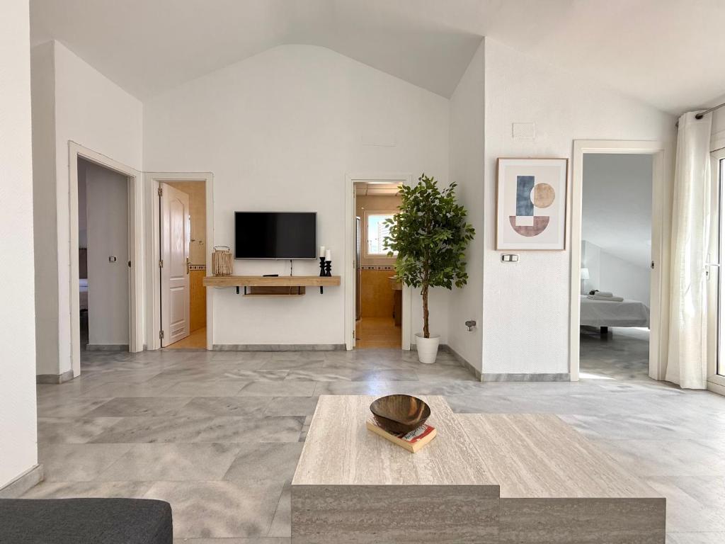 Los Olivos II Beach & Pool Apartment - 3