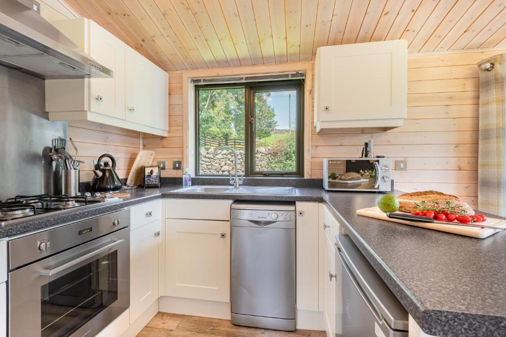 Dell Lodge, High Borrans Farm photo 3