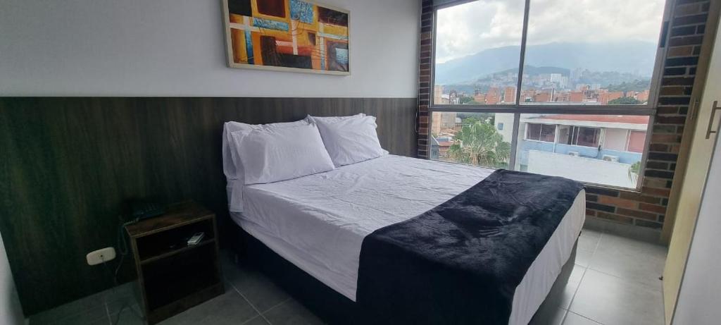 La 70, Laureles Condo, Cold AC, Medellín
