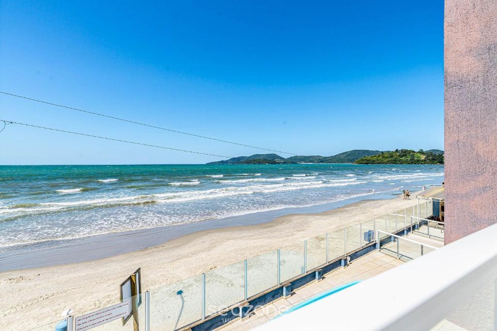 Duplex pé na areia com vista deslumbrante RAT001, Porto Belo