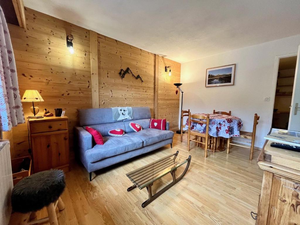 Moderne T3 de 50m², Balcon Sud, Parking & Casier à Ski, Centre de Samoëns - FR-1-624-59, Samoëns