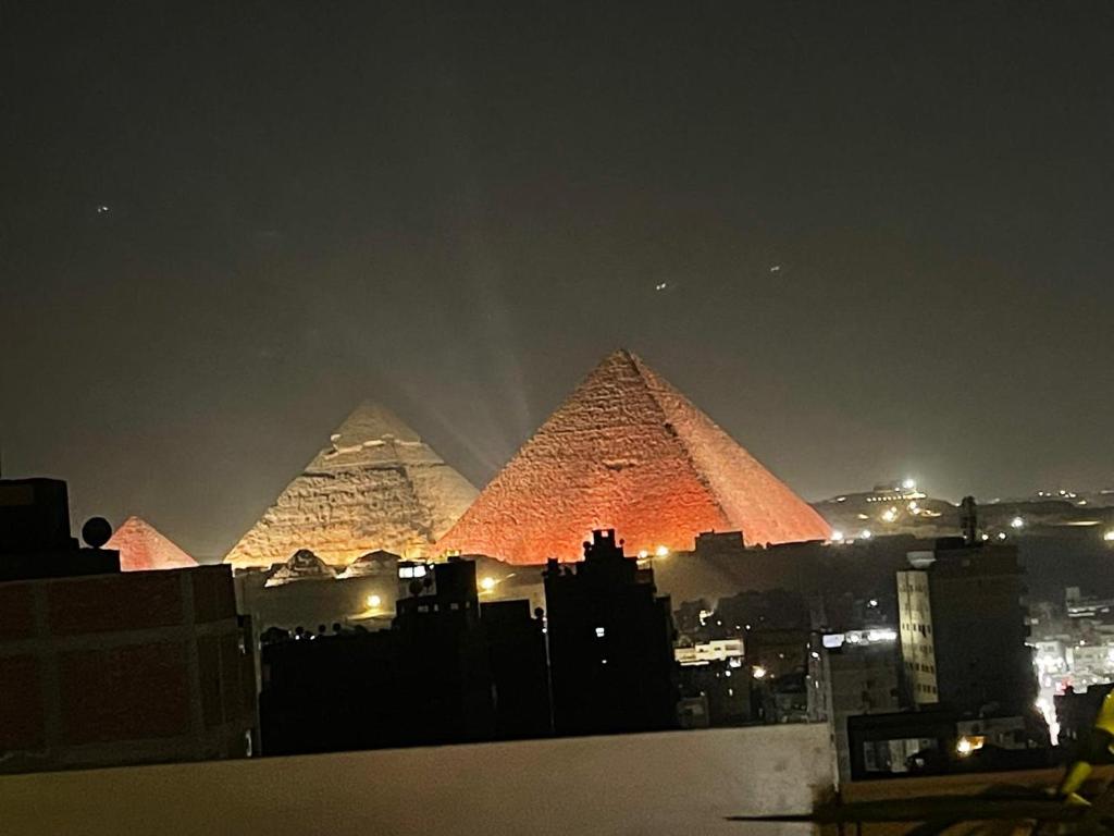 Five Pyramids Panorama View, Káhira