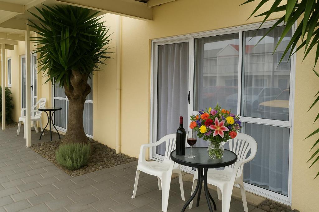 Balcony/terrace, BK's Fountain Court Motor Inn in Napier