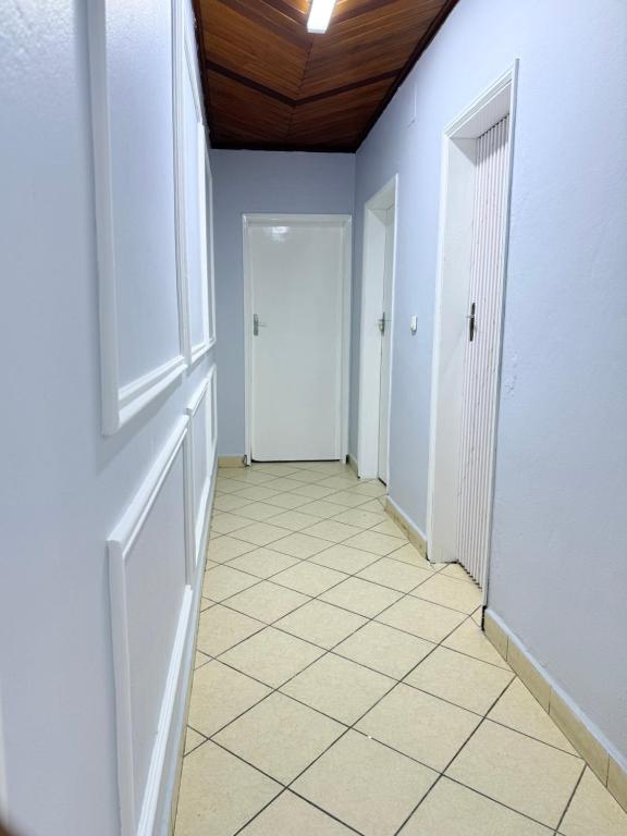 J&R business sarl, Douala